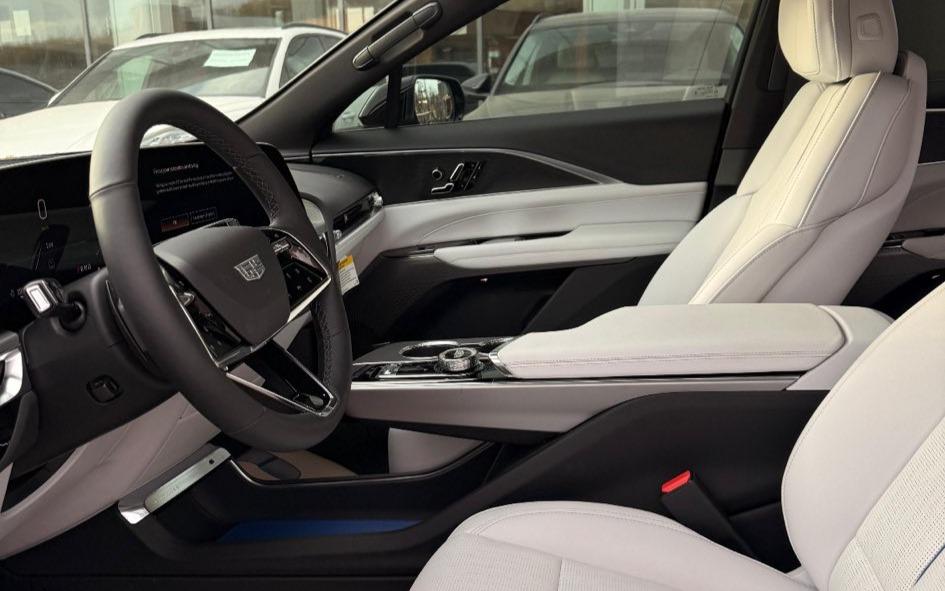2025 Cadillac Lyriq 3